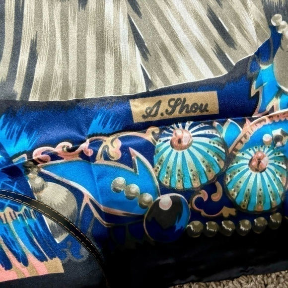 NWT❤️Baierlu 100% Silk Peking Opera Scarf - Picture 9 of 11